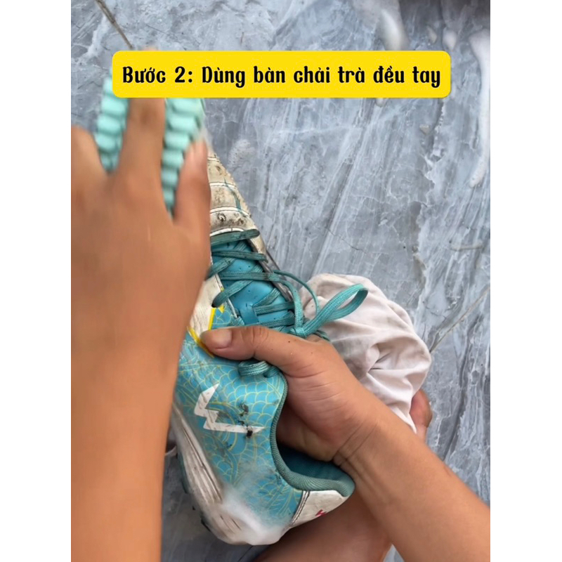 Bình Xịt Bọt Tuyết Vệ Sinh Găng Tay Thủ Môn, Giày Bóng Đá, Sneaker, Bình Xịt Giặt Khô Găng Giày 420ML