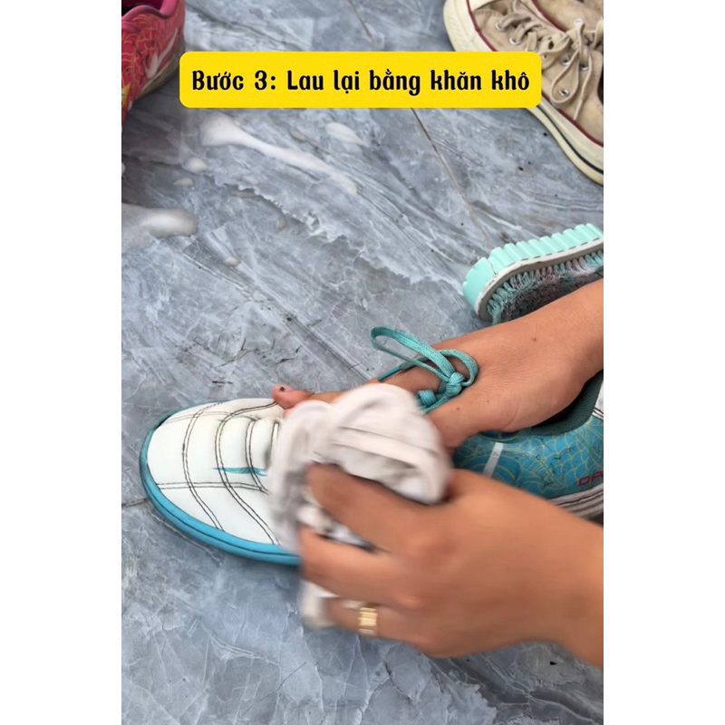 Bình Xịt Bọt Tuyết Vệ Sinh Găng Tay Thủ Môn, Giày Bóng Đá, Sneaker, Bình Xịt Giặt Khô Găng Giày 420ML