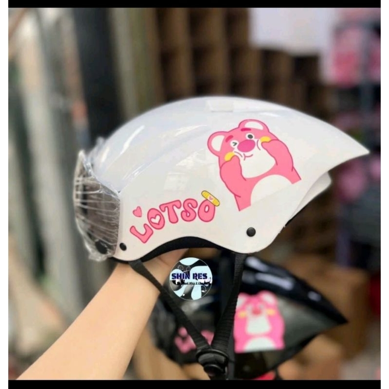 Nón bảo hiểm đuôi nhọn hình gấu dâu size từ 18 tuổi trở lên  tặng kèm tai mèo cute