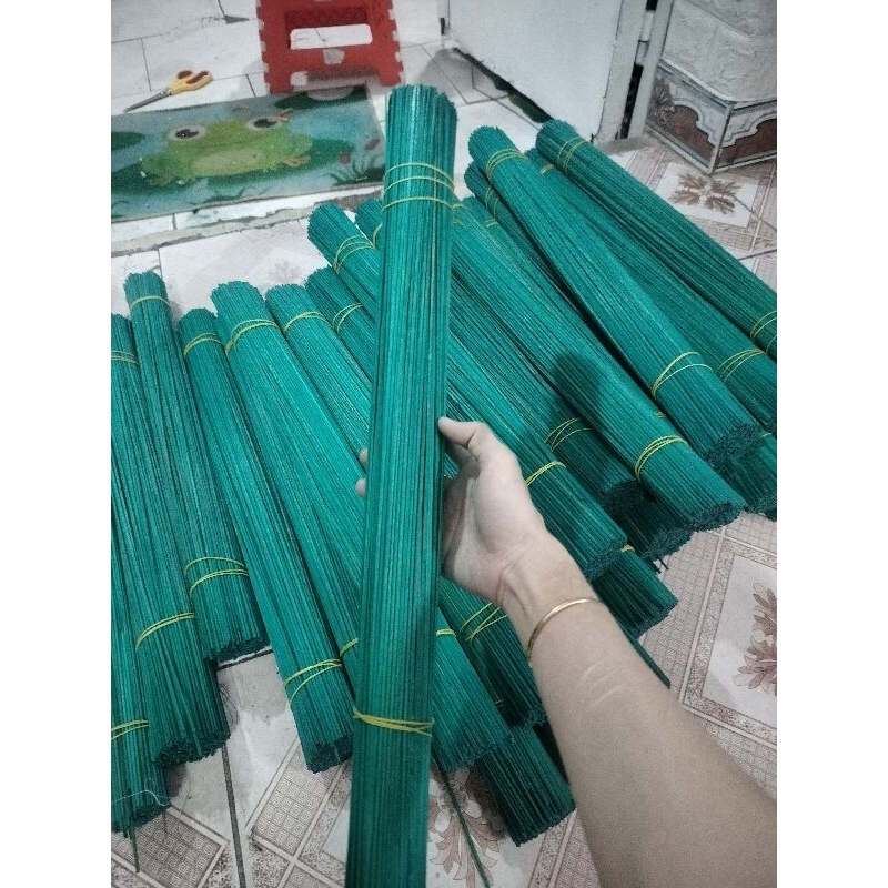 Cành gỗ cắm hoa