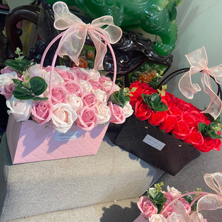 Giỏ hoa sáp thơm sang chảnnh y hình shop chụp