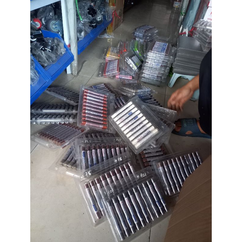 Sáp màu che khuyết điểm gỗ đủ màu sắc