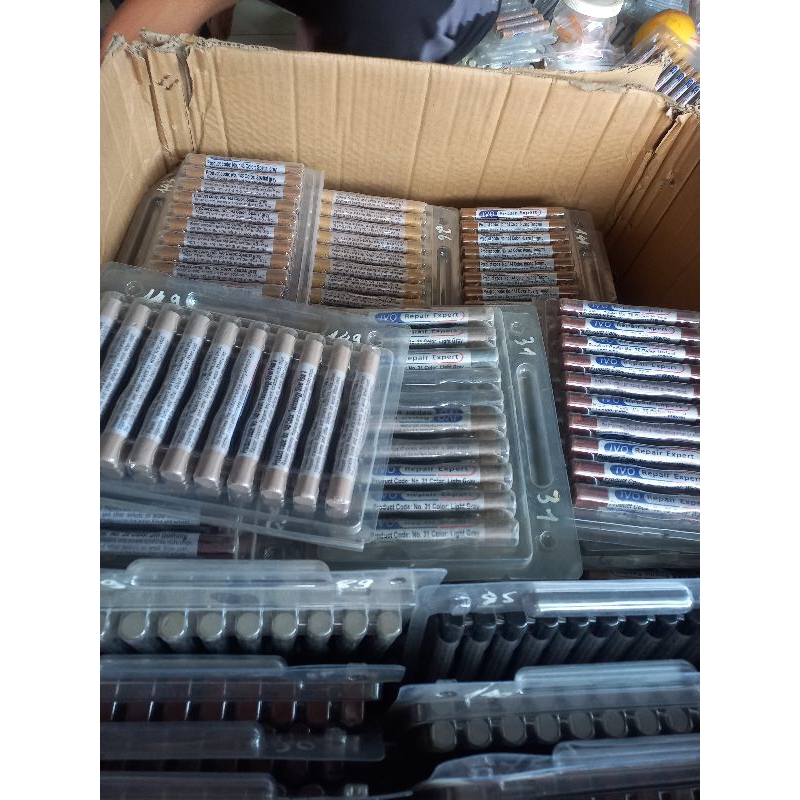 Sáp màu che khuyết điểm gỗ đủ màu sắc