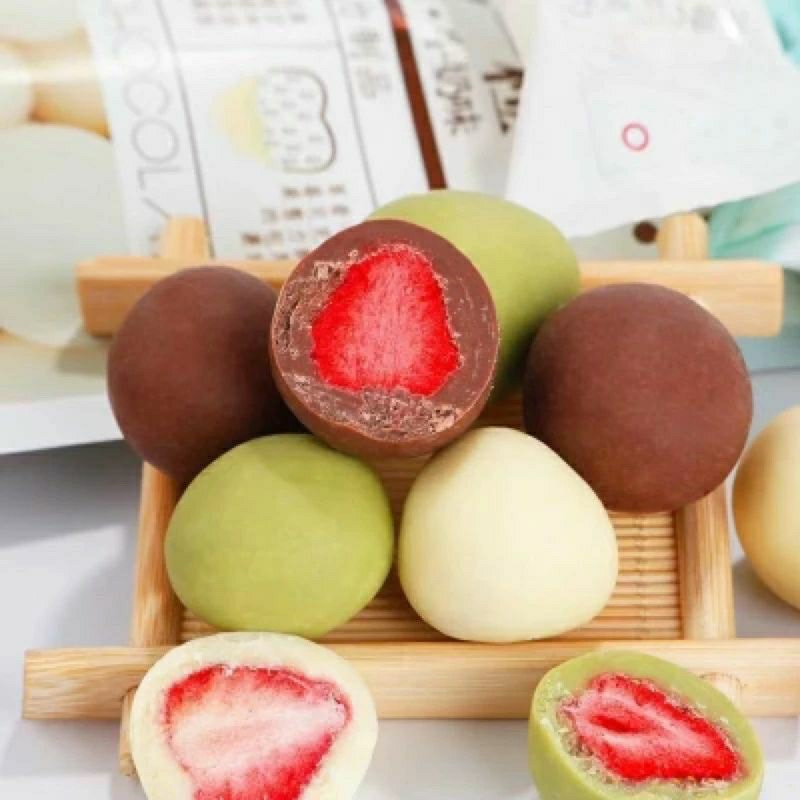 Socola Bọc Dâu Tây Sấy Lạnh Hot Hit Gói 60g Đủ 4 Vị | Bách Hóa Pola