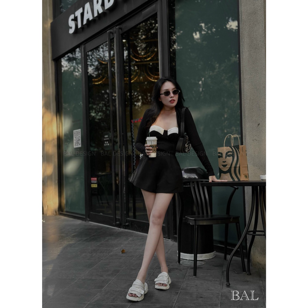 Set jumsuit cup ngực viền trắng kèm áo khoác