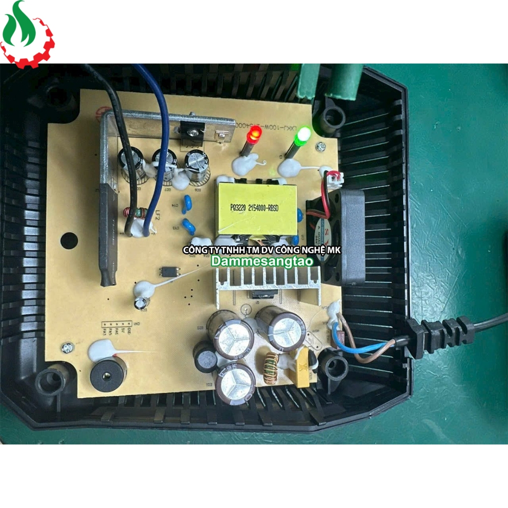 Sạc pin Dekton 21V M21-S40Plus  chân pin Makita