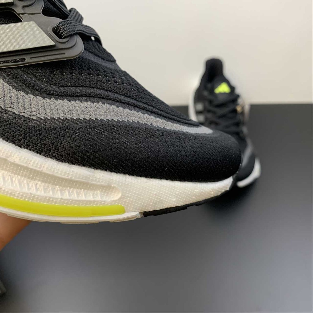 Giày ULTRABOOST LIGHT thể thao chạy bộ, gym, dã ngoại siêu êm ái