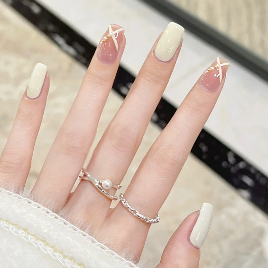 Móng tay giả màu trắng hồng đính ngọc trai đẹp dễ thương, Nailbox cô dâu đẹp sang trọng, Nail xinh, Shyn House Nail
