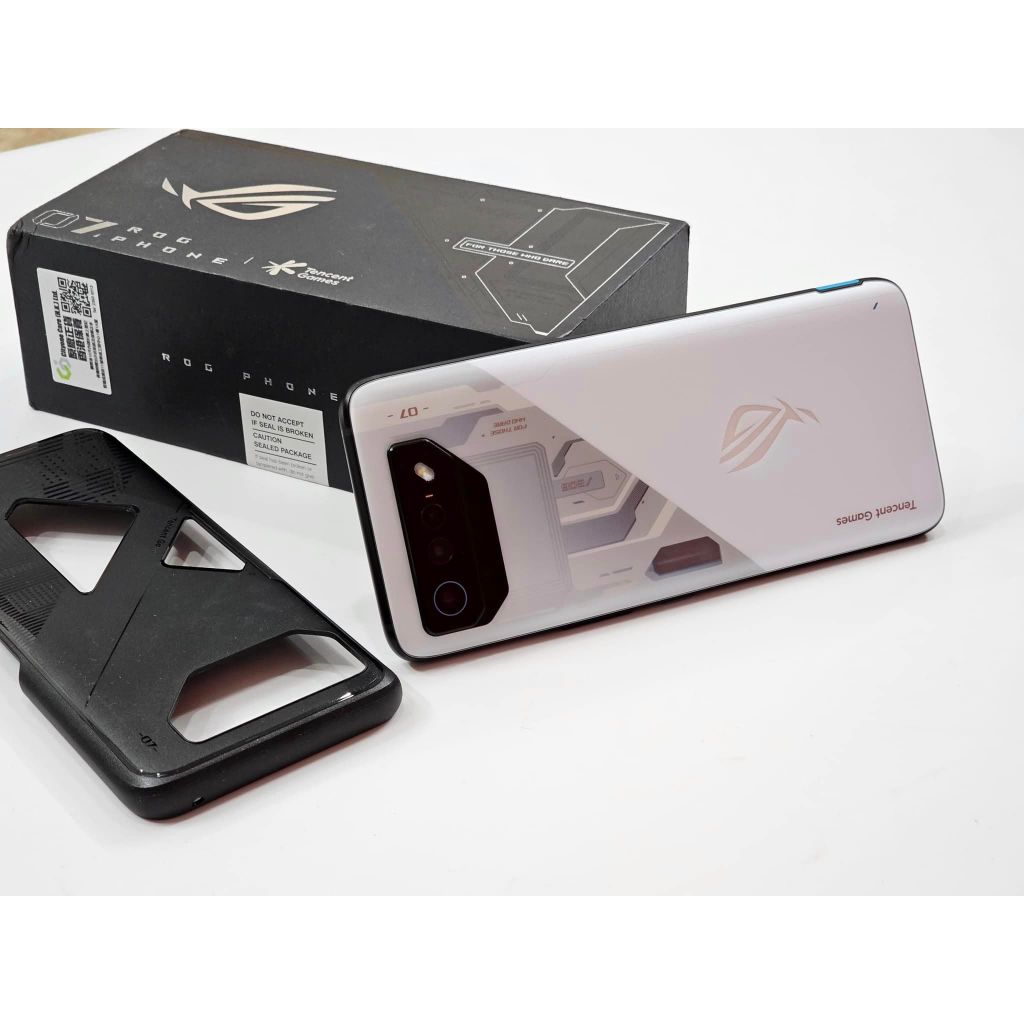 Điện thoại Asus ROG Phone 7  Pin 6.000 mAh, Snapdragon 8+ Gen 2