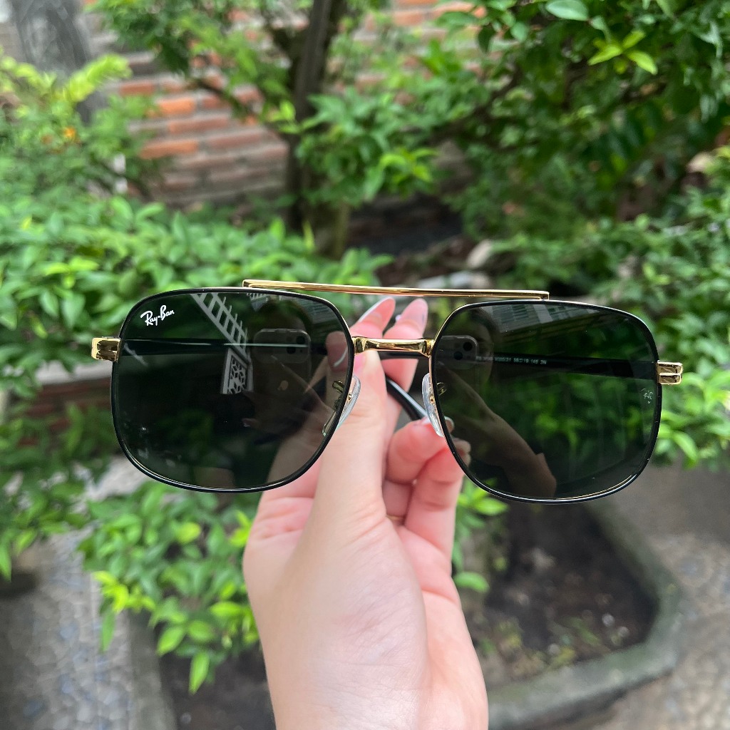 Kính Rayban bảo vệ đôi mắt màu xanh cực đẹp
