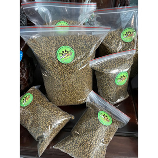 Hạt thức ăn cho chó và mèo