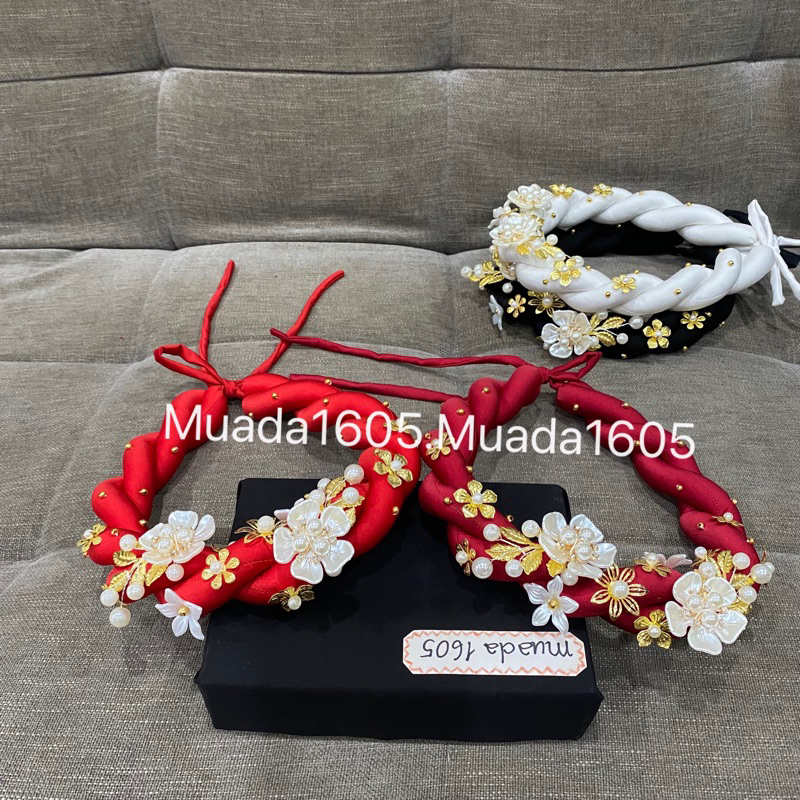 Mấn xoắn đính hoa trắng vàng