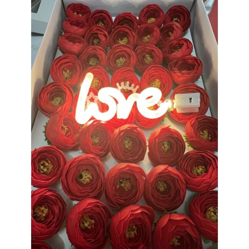 Chữ LOVE KIM TUYẾN_ Vương miện