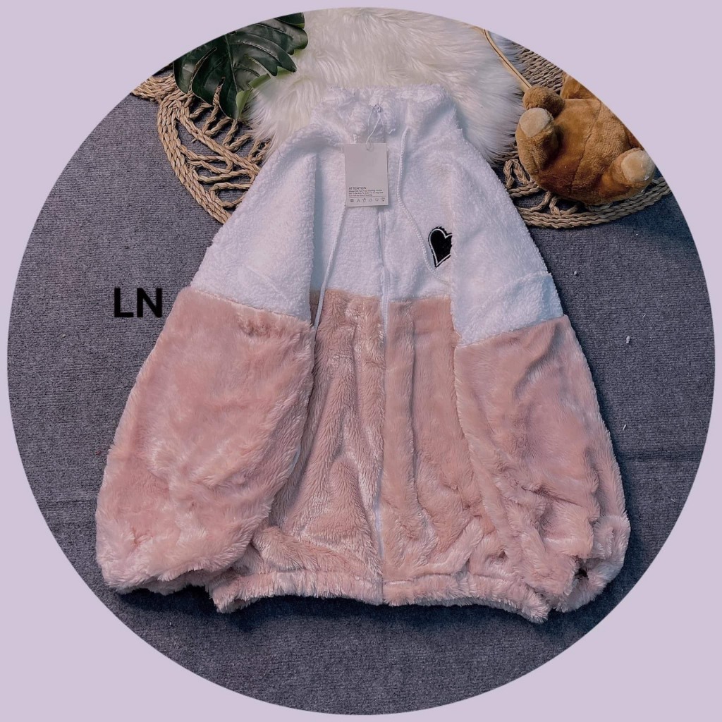 Áo khoác nam nữ Lông hồng phối tim đen kiểu cách trẻ trung.