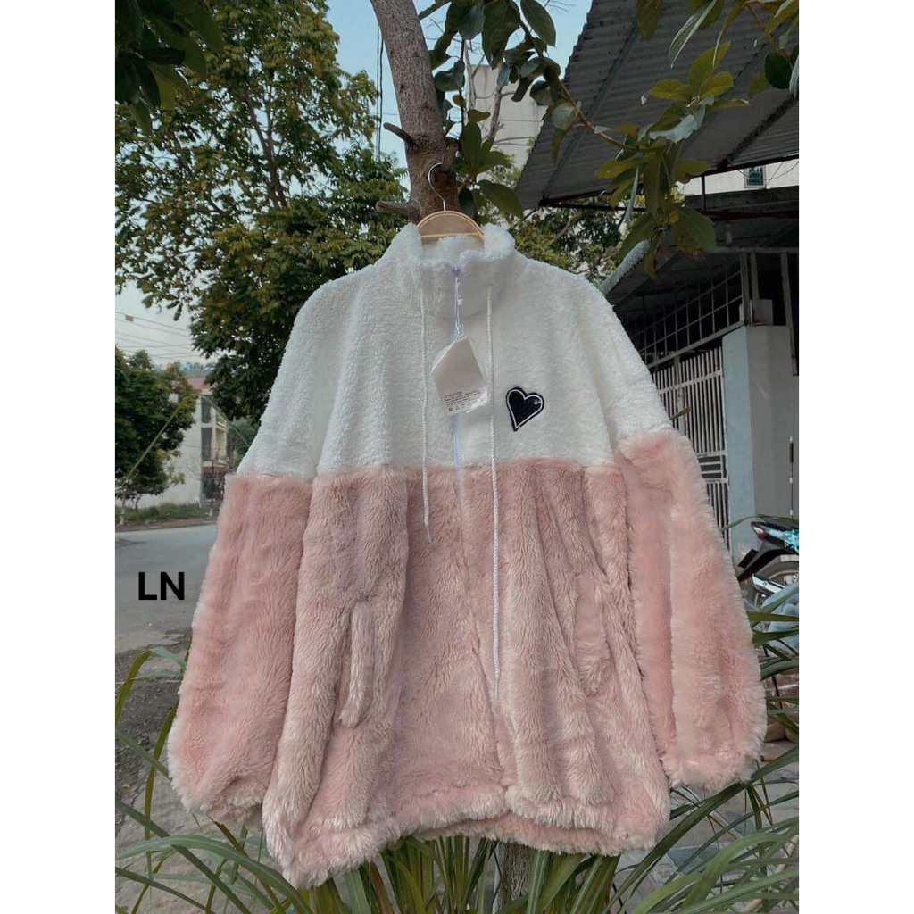 Áo khoác nam nữ Lông hồng phối tim đen kiểu cách trẻ trung.