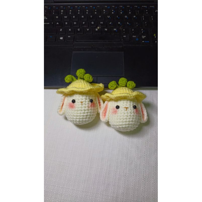 Móc khoá thỏ mầm cây mini handmade bằng len