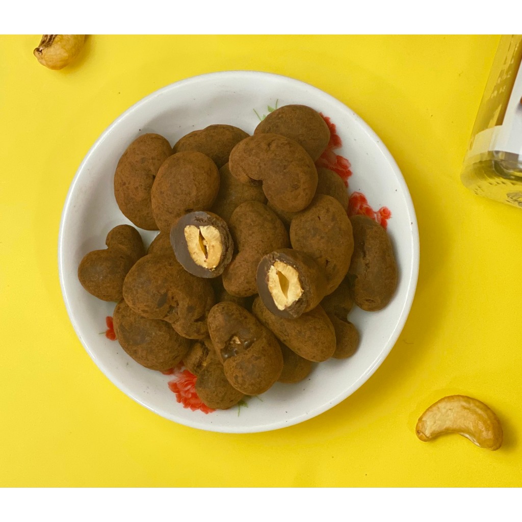 Socola Hạt điều Tiramisu 100g SHE Chocolate - Nhân hạt điều rang nguyên hạt giòn tan và socola đen