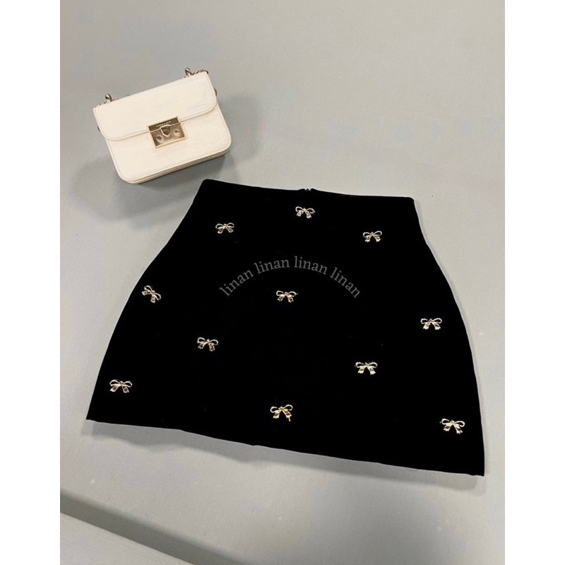 Chân váy nhung chữ A đính nơ