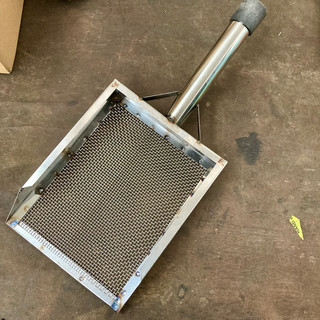 Sàng cát dọn chuồng gà chọi inox size 20x25