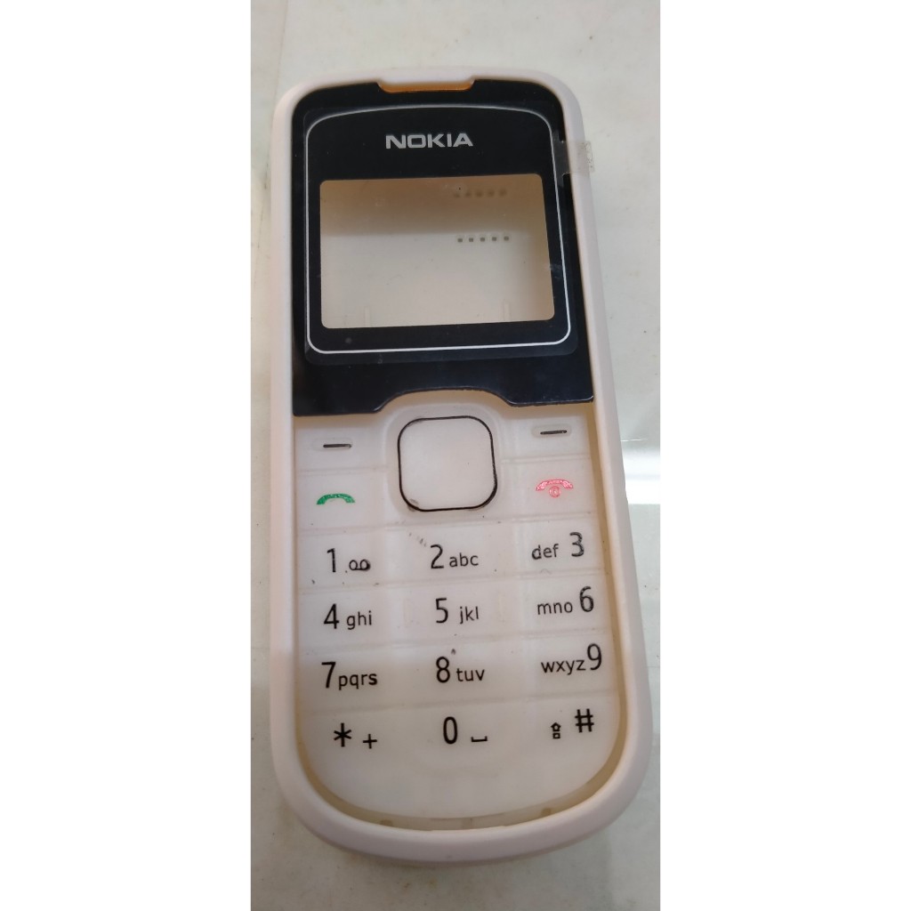 Vỏ Nokia 1202 có phím và không có khung sườn, mặt có màu trắng và màu đen, giá tốt nhất