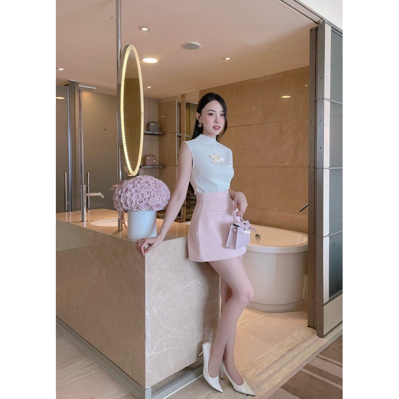 Set áo cài hoa kèm chán váy tweed