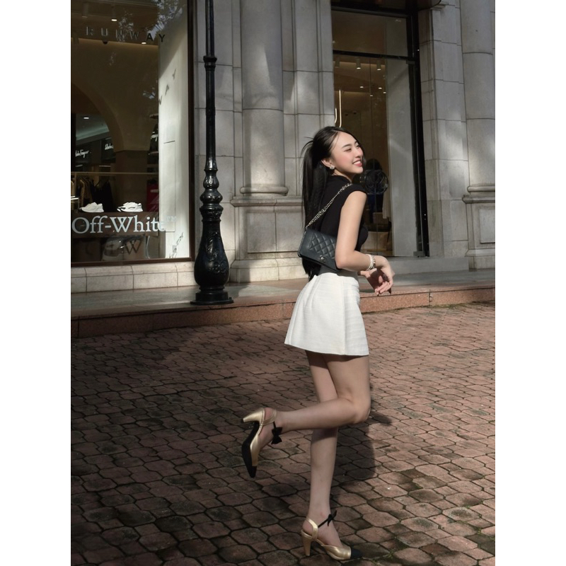 Set áo cài hoa kèm chán váy tweed