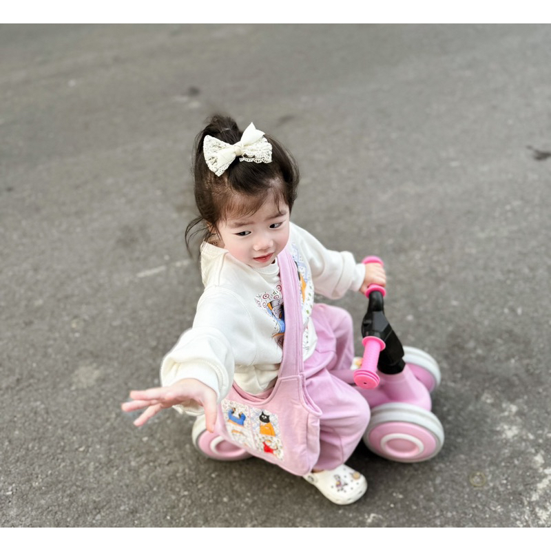 Bộ nỉ trắng hồng tặng kèm túi trẻ em VNXK