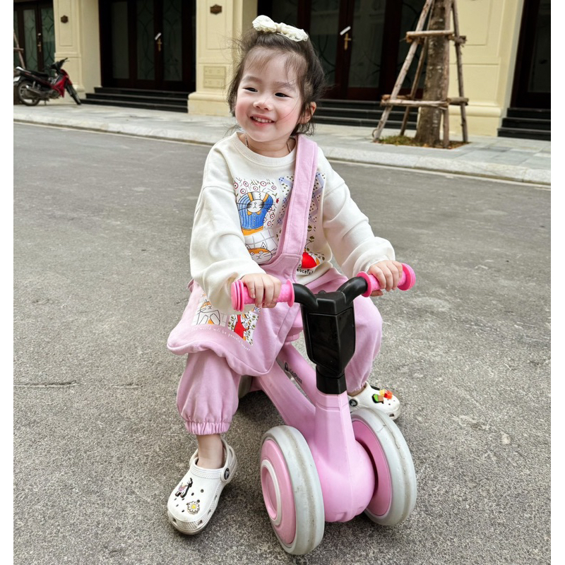 Bộ nỉ trắng hồng tặng kèm túi trẻ em VNXK