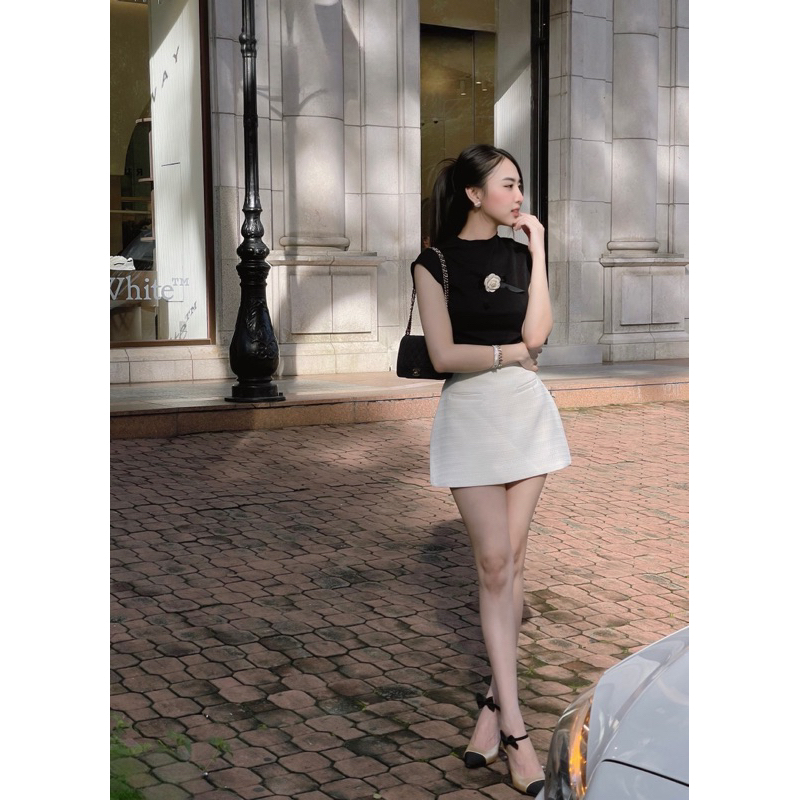 Set áo cài hoa kèm chán váy tweed