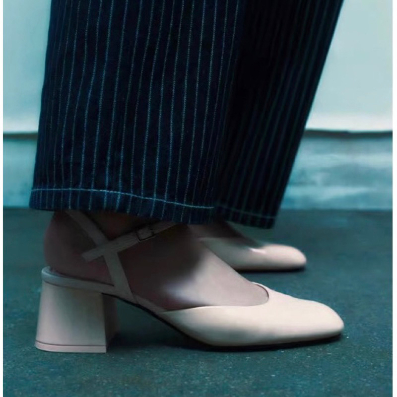 ORDER 🌿 ZR Giày gót vuông mũi tròn da trơn kem và đen