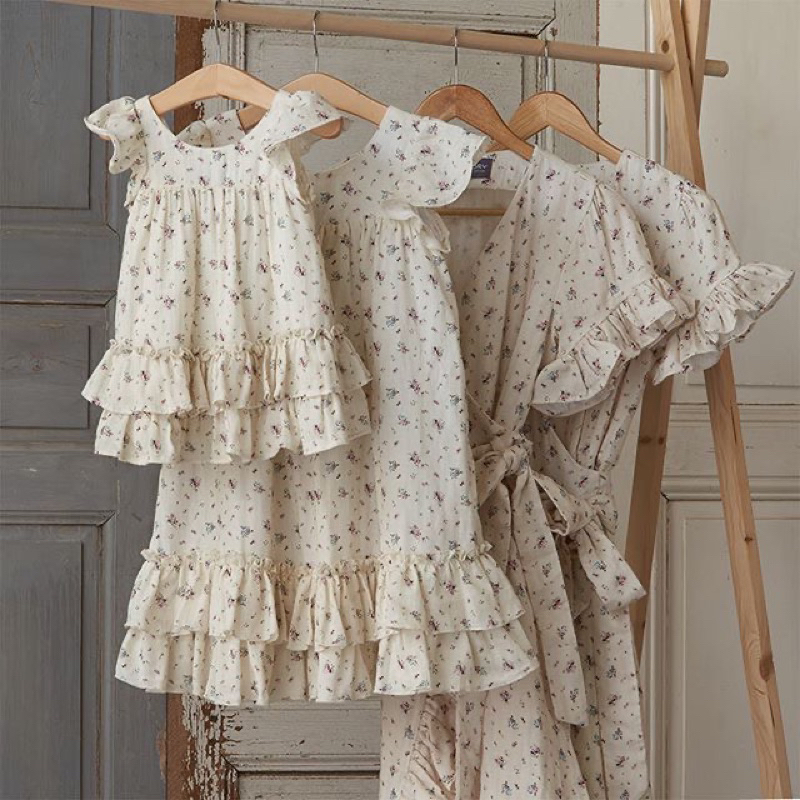 Vải Xô Linen pha tưng in hoa nhí, Chất vải đanh nhẹ. Sợi vải chắc lắm nhe, ko bị nhão