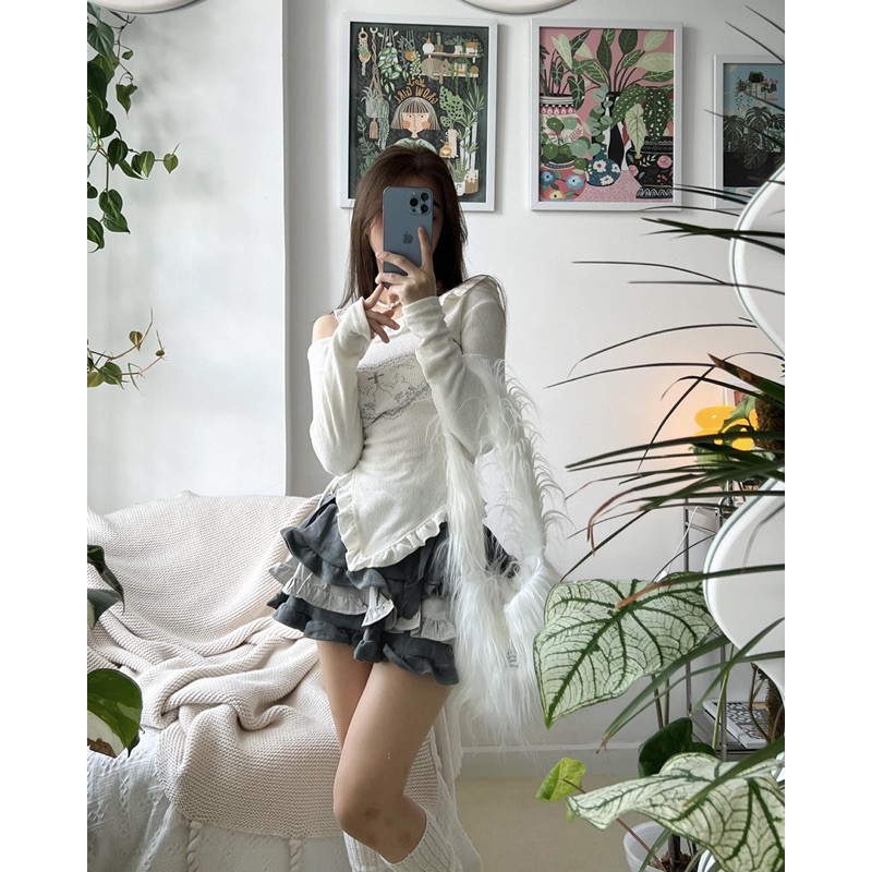 Áo gân dài tay vai lệch - Chân váy bèo tầng lưng chun