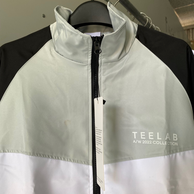 Áo Khoác Dù Teelab Xám Trắng