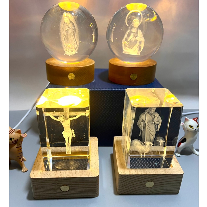 Tượng Chúa Giêsu phale đế có led trang trí xe ô tô bàn làm việc - T0344