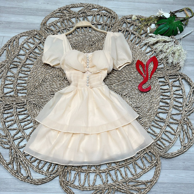 Đầm tầng có mút ngực