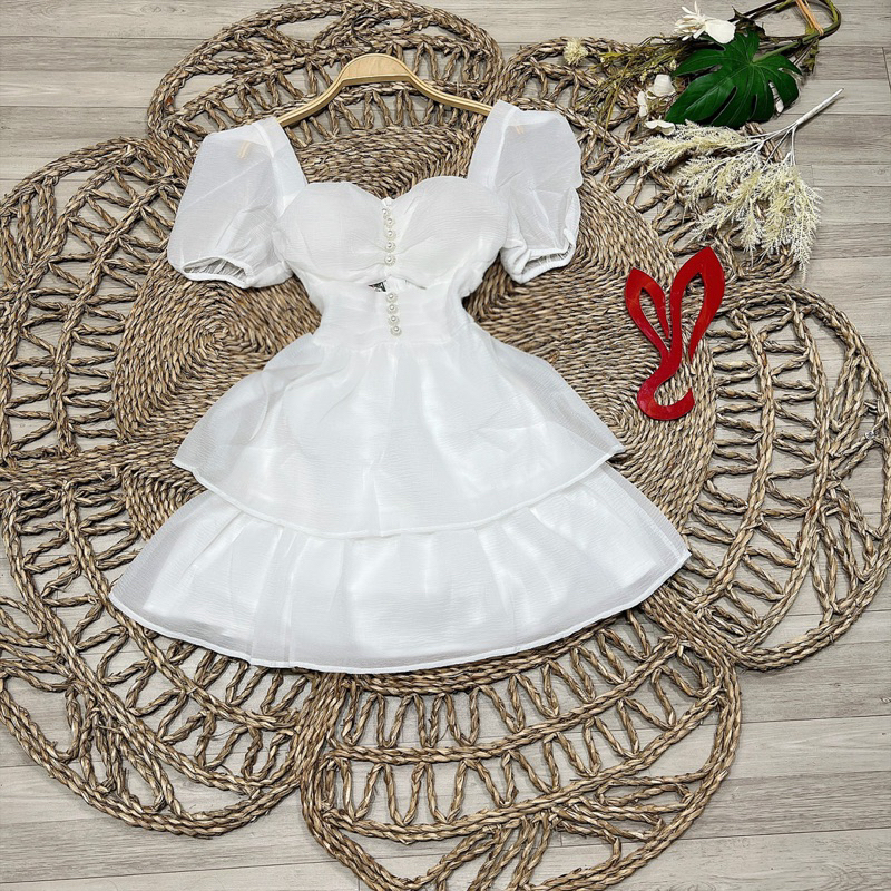 Đầm tầng có mút ngực