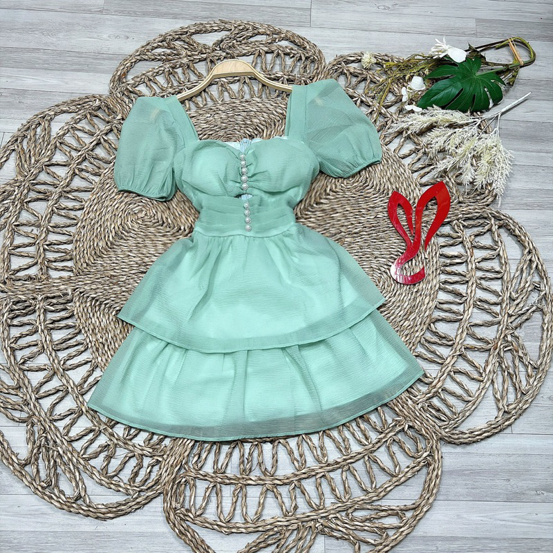 Đầm tầng có mút ngực