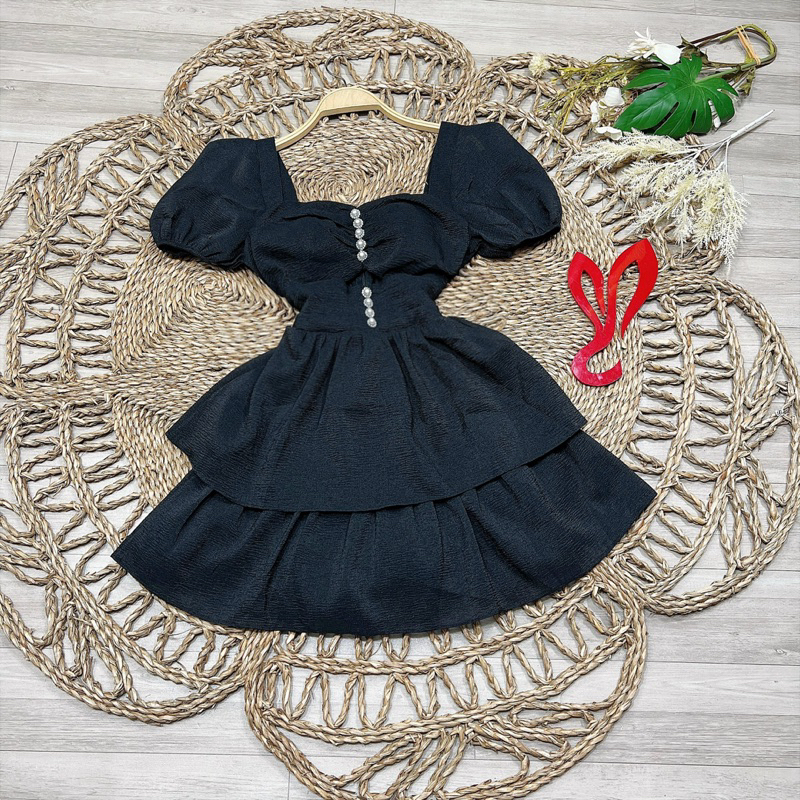 Đầm tầng có mút ngực