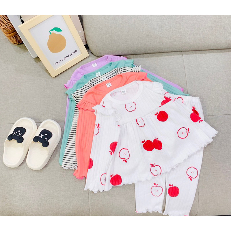 Bộ len tăm có viền cho bé gái siêu xinh