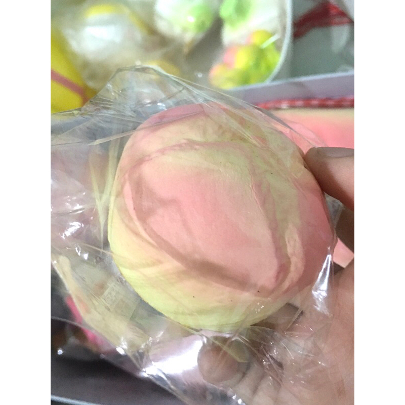 Squishy bánh mì bơ tỏi hồng