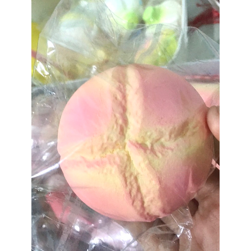 Squishy bánh mì bơ tỏi hồng