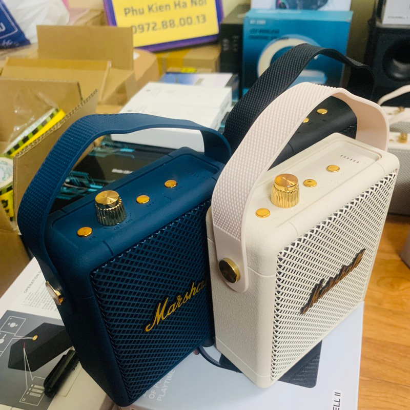 Loa bluetooth Stockwell W2 có logo hãng âm thanh hay thiết kế đẹp có quai xách