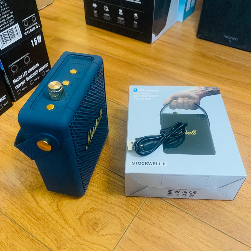 Loa bluetooth Stockwell W2 có logo hãng âm thanh hay thiết kế đẹp có quai xách