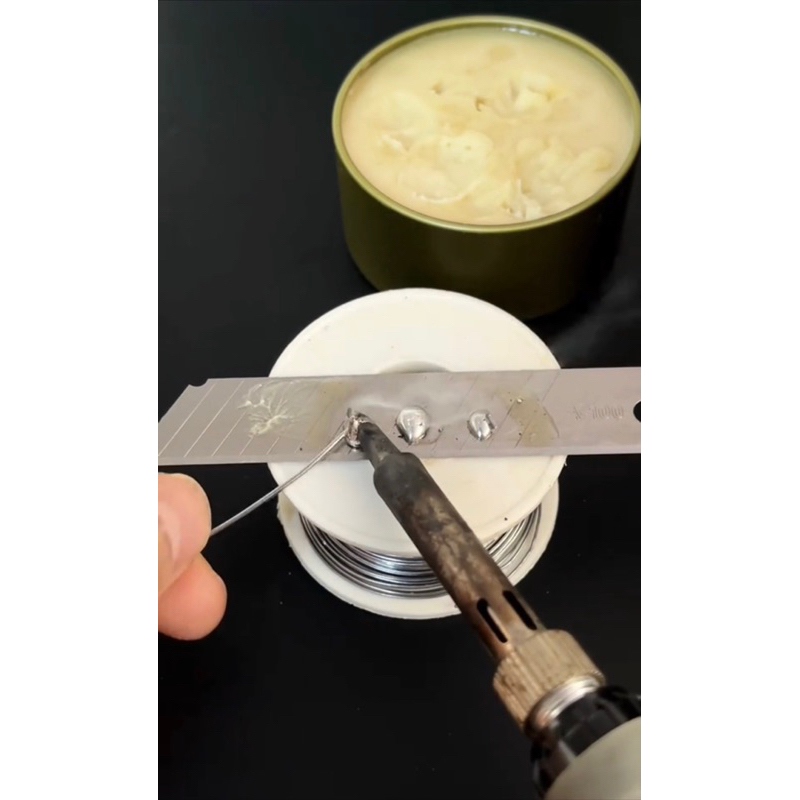 Hộp 100g Keo mỡ trợ hàn Cricket  bám hút