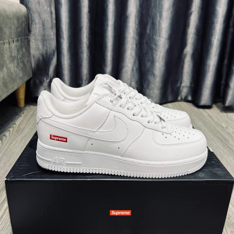 Giày_nike AF1 supreme trắng chưc đỏ dễ phối đồ đủ size bam nữ
