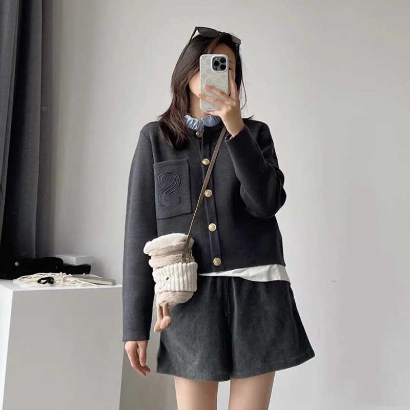 Áo cardigan xám viền cổ bèo xanh