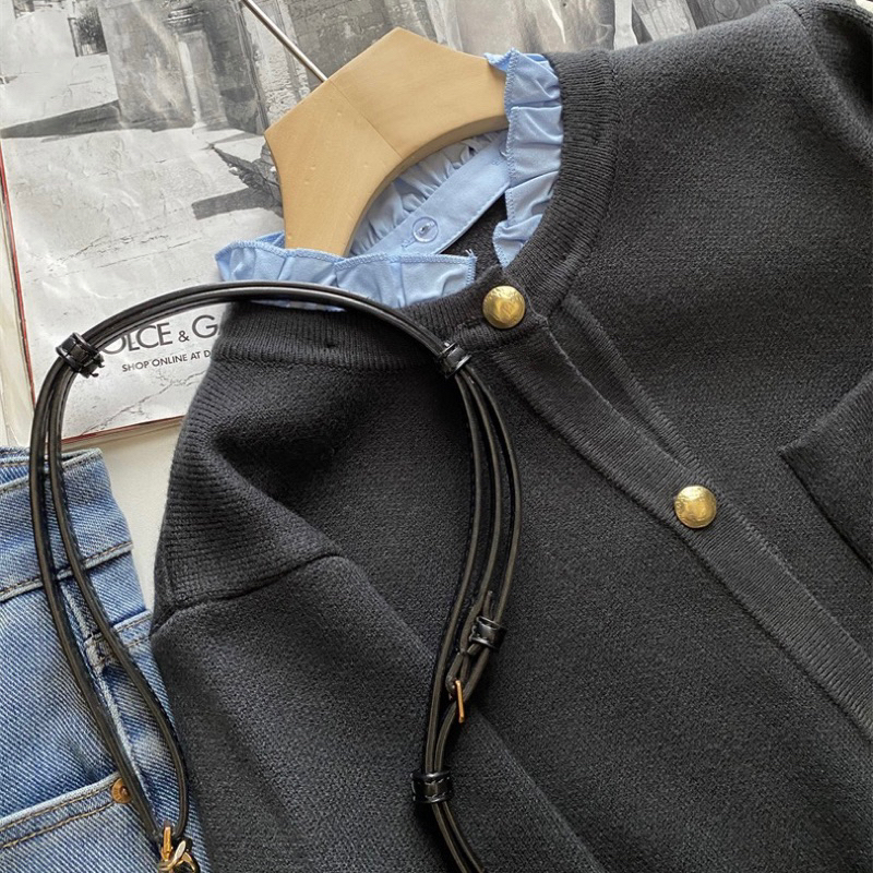 Áo cardigan xám viền cổ bèo xanh