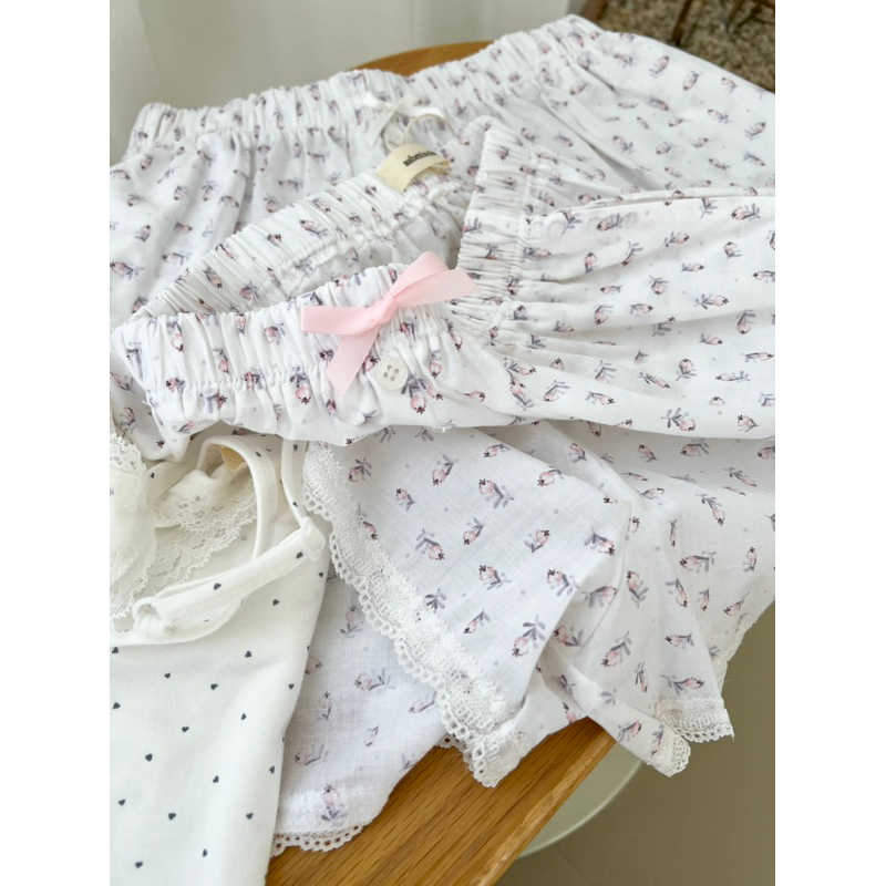 𝐚𝐬𝐡𝐞𝐱𝐢𝐧𝐜𝐡𝐚𝐨: quần đùi mặc nhà hoa phối ren nơ