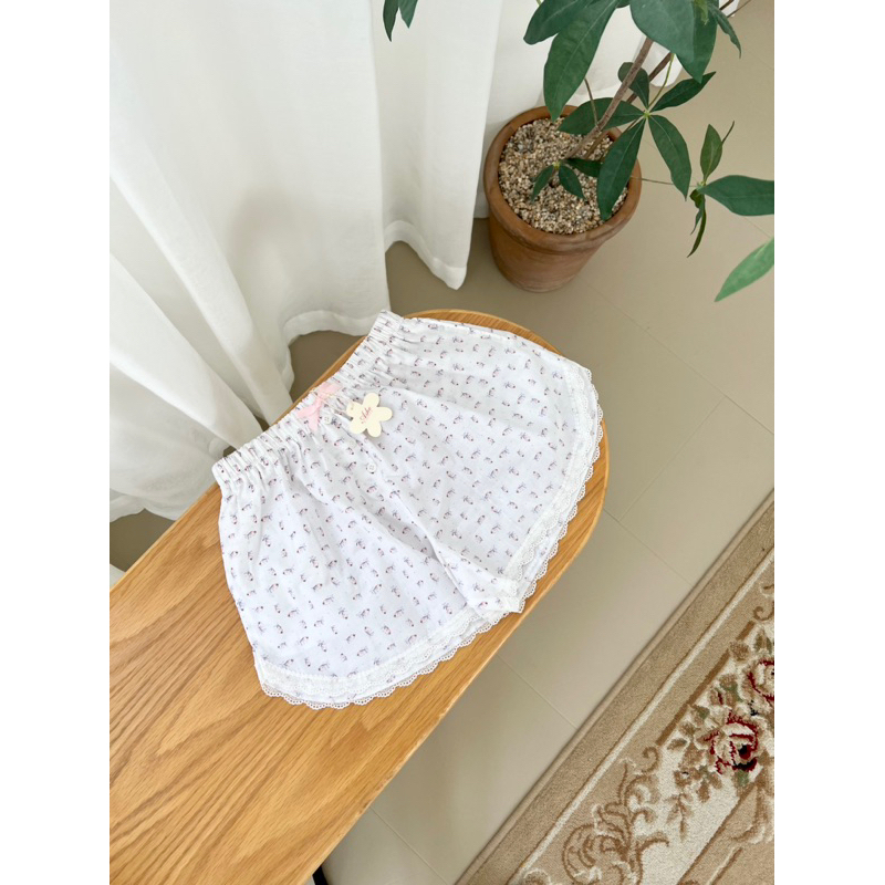 𝐚𝐬𝐡𝐞𝐱𝐢𝐧𝐜𝐡𝐚𝐨: quần đùi mặc nhà hoa phối ren nơ