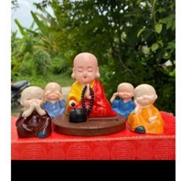 Tượng chủ tiểu gõ mõ đặt taplo ô tô cao cấp, sang trọng